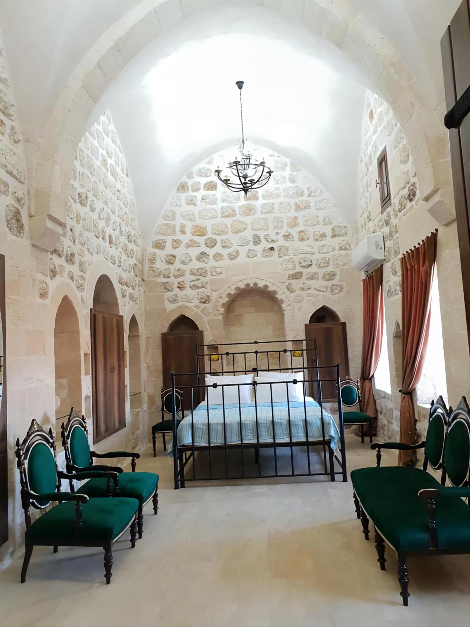 Mardin Tarihi Ulu Cami Yani, Tarihi Konak Exterior photo